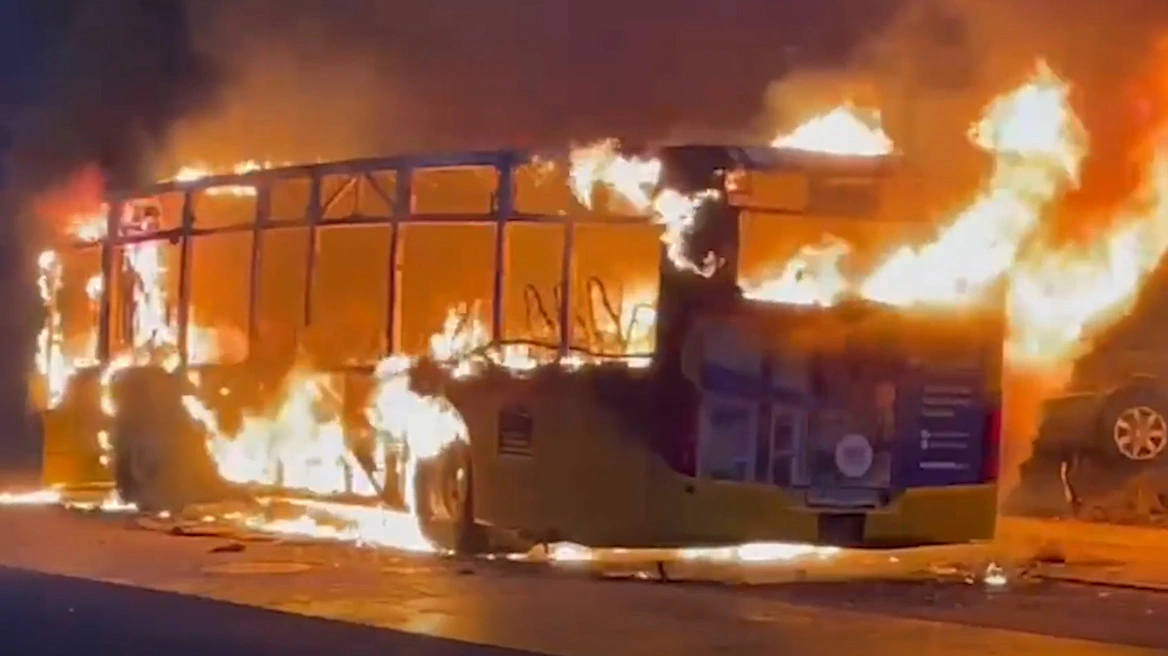 Zjarr në një autobus në Zvicër  6 të vdekur dhe disa të plagosur  Dyshime se dikush i vuri flakën vetes
