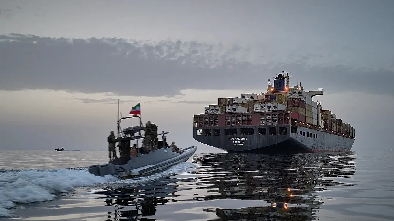 Kriza në Ngushticën e Hormuzit  rreth 20 mijë marinarë mbeten të bllokuar në anijet e mallrave