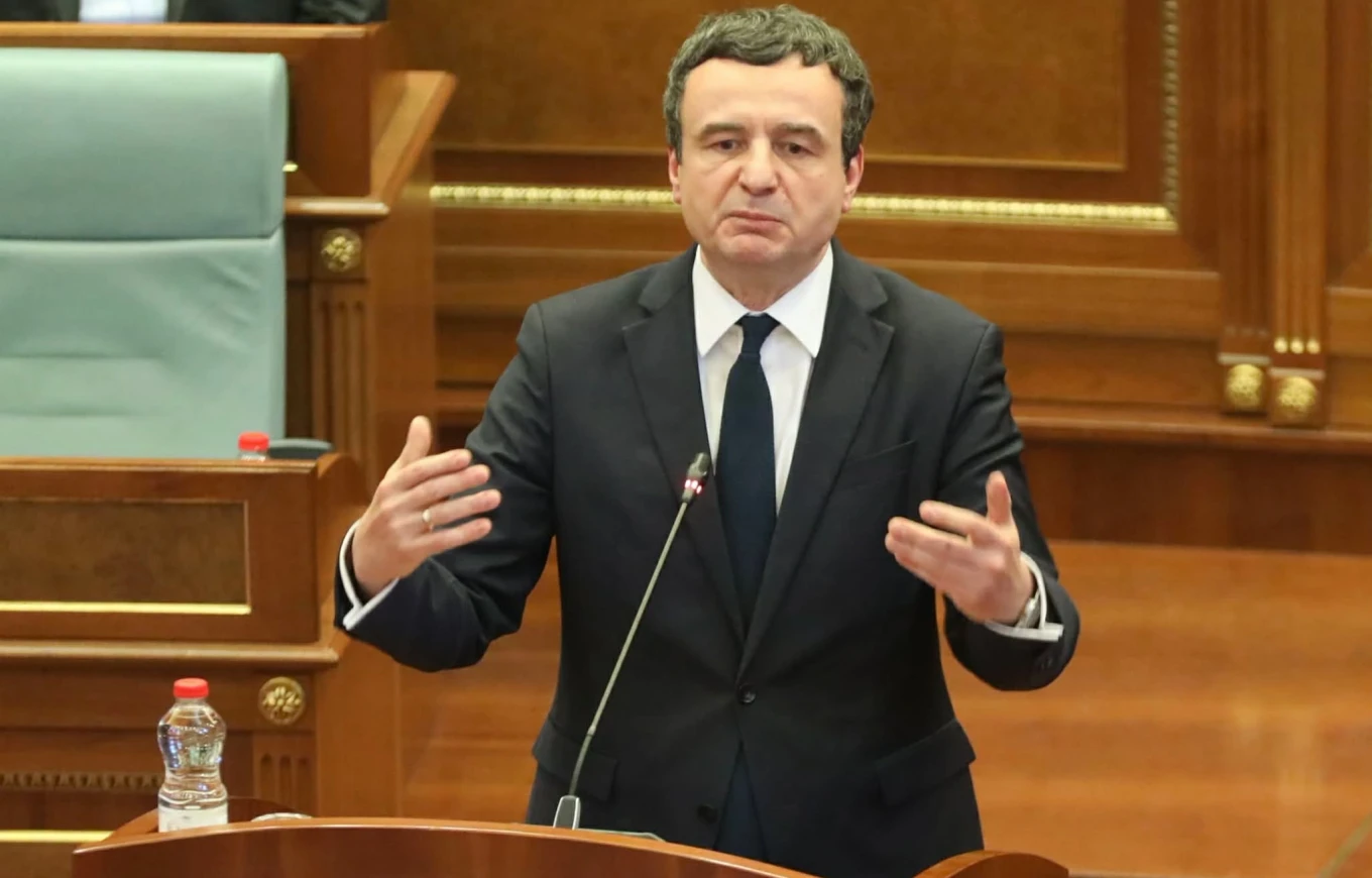 Kurti   opozitës  Aman na ndihmoni të mos i mbajmë tri pozita  boll na dalin dy