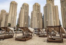 Qendra tregtare të braktisura, rrugë të zbrazëta, hotele të mbyllura: A po merr fund Dubai?