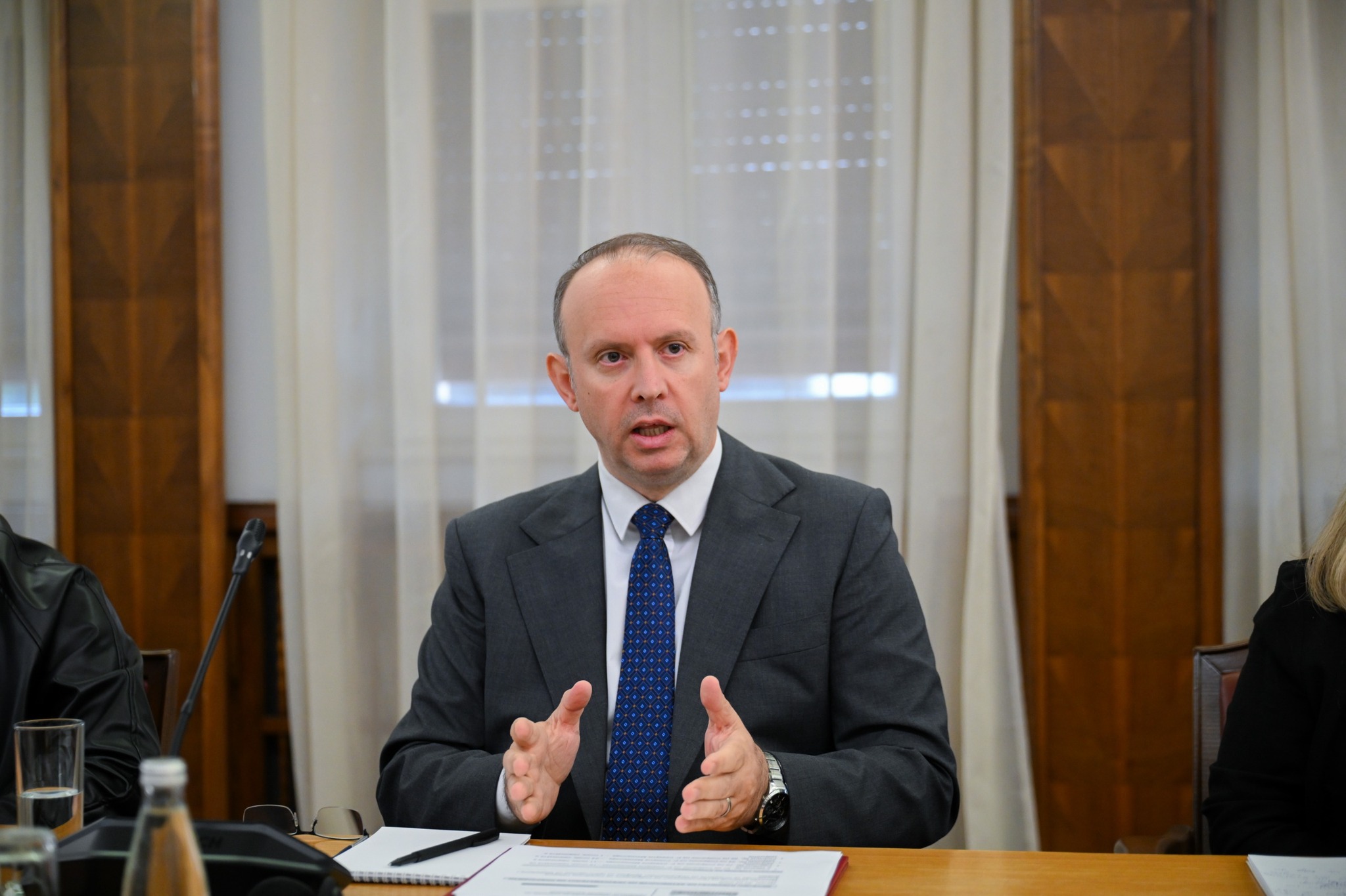 Kryetari Gashi takim me gazetarët: Transparenca dhe komunikimi me publikun në qendër të diskutimit 