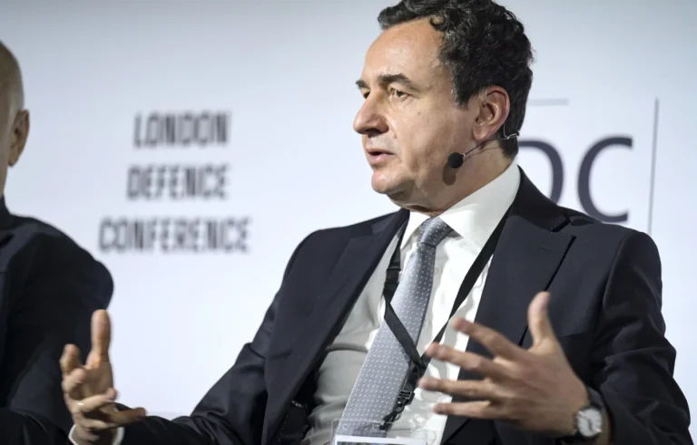 Kurti në Londër  S ka vend për relaksim pasi Serbia ka vënë 48 baza ushtarake përreth kufirit me Kosovën