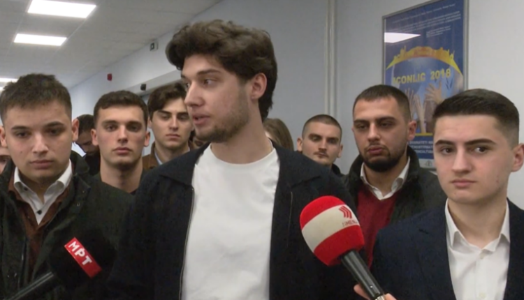 Mevlan Ademi mohon lidhjet politike  Protesta e 6 prillit është kauzë për të drejta  jo për interesa parti