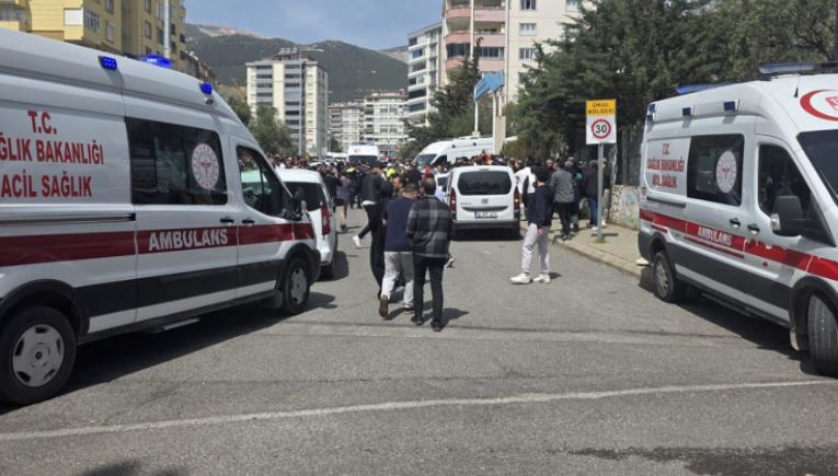 shkon-ne-10-numri-i-te-vdekurve-nga-sulmi-me-arme-ne-turqi-nderron-jete-nje-tjeter-nxenes