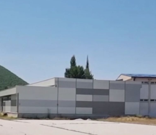 Pishina në Kërçovë nuk u hap! Zv/ministrja e Sportit tha se do të inagurohej për 10 ditë, kaluan 18