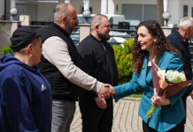 “Profili ndryshe” që mund ta trazojë skenën politike: Vjosa Osmani në terren