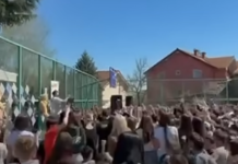 Kumanovë, keqpërdoren nxënësit, këndojnë këngën “Maksim Dimitrievski”