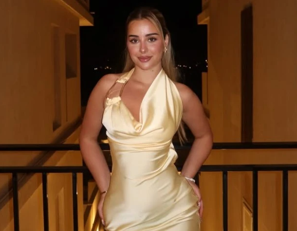 Elegancë në Egjipt  Elijona mahnit me paraqitjen