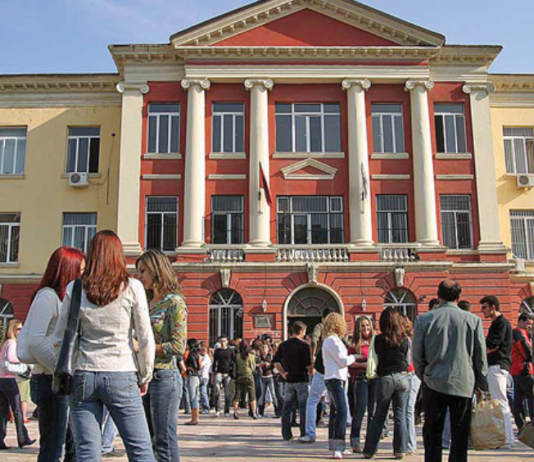 Universiteti i Tiranës mbështet studentët shqiptarë në Maqedoni: E drejta për t’u arsimuar dhe për t’u vlerësuar në gjuhën amtare është element thelbësor i barazisë reale