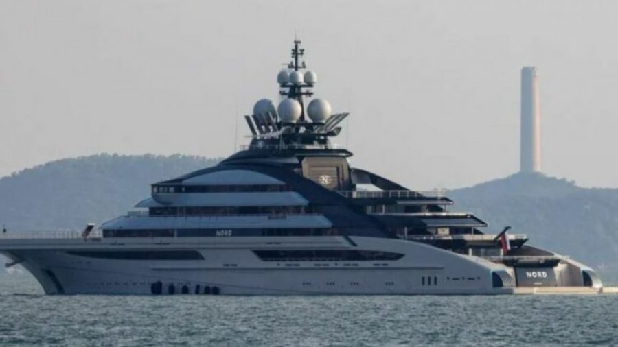 misteri-me-superjahtin-rus-500-milione-dollaresh-lundroi-neper-ngushticen-e-hormuzit-pavaresisht-bllokades