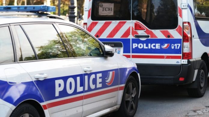 auto_policia-frqance1775897693