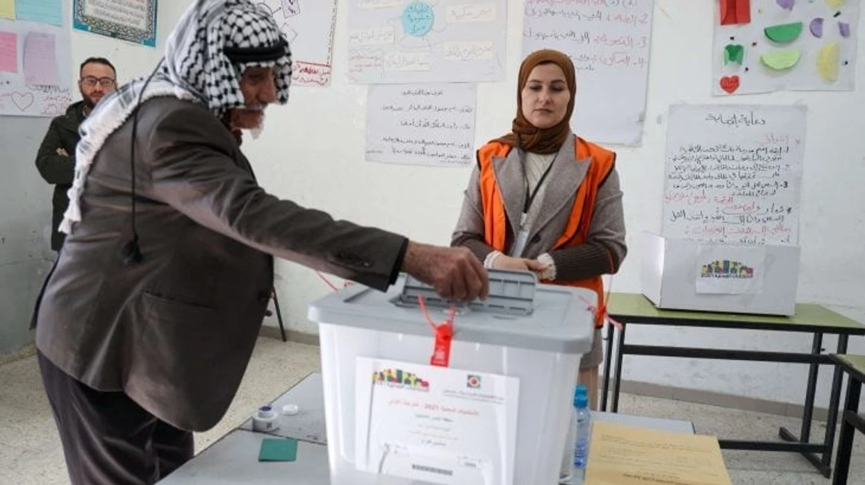 Palestinezët votojnë për herë të parë që nga fillimi i luftës