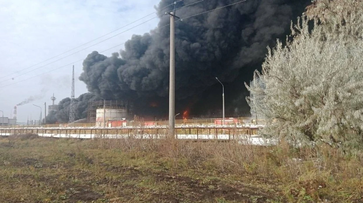 dronet-ukrainas-godasin-thelle-ne-rusi-zjarr-ne-nje-rafineri-nafte