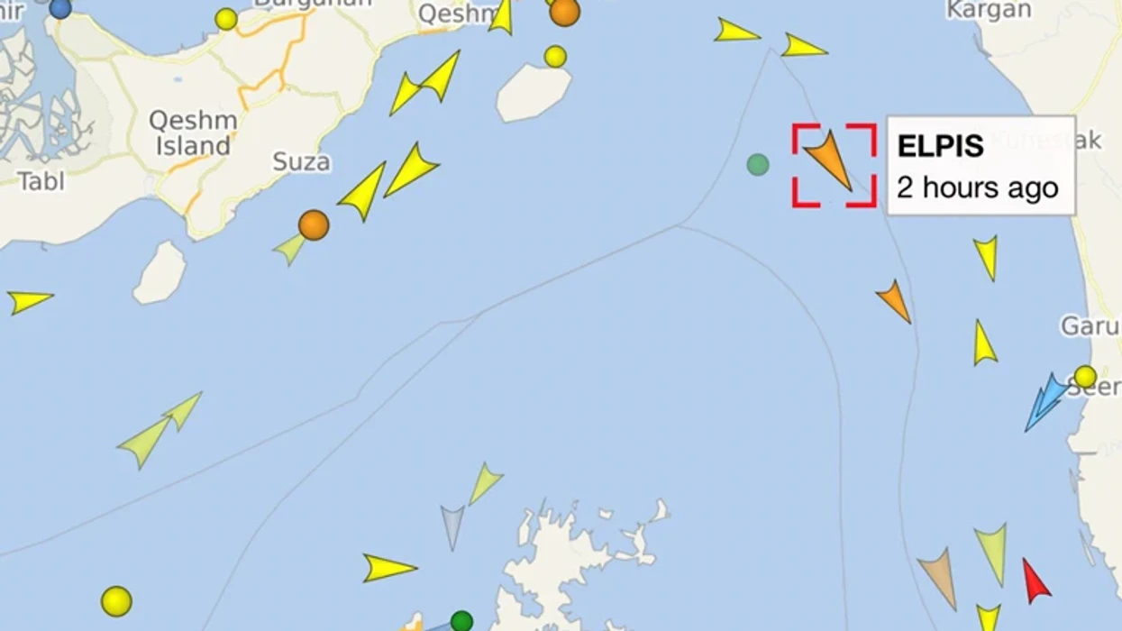nje-cisterne-nafte-e-sanksionuar-kalon-ngushticen-e-hormuzit-sfidon-bllokaden-e-trump