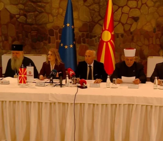 Krerët e bashkësive fetarë në Maqedoni dënojnë tentativën për djegien e sinagogës në Shkup