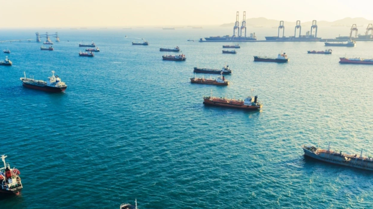 irani-zbardh-kushtet-per-anijet-qe-kalojne-permes-ngushtices-se-hormuzit