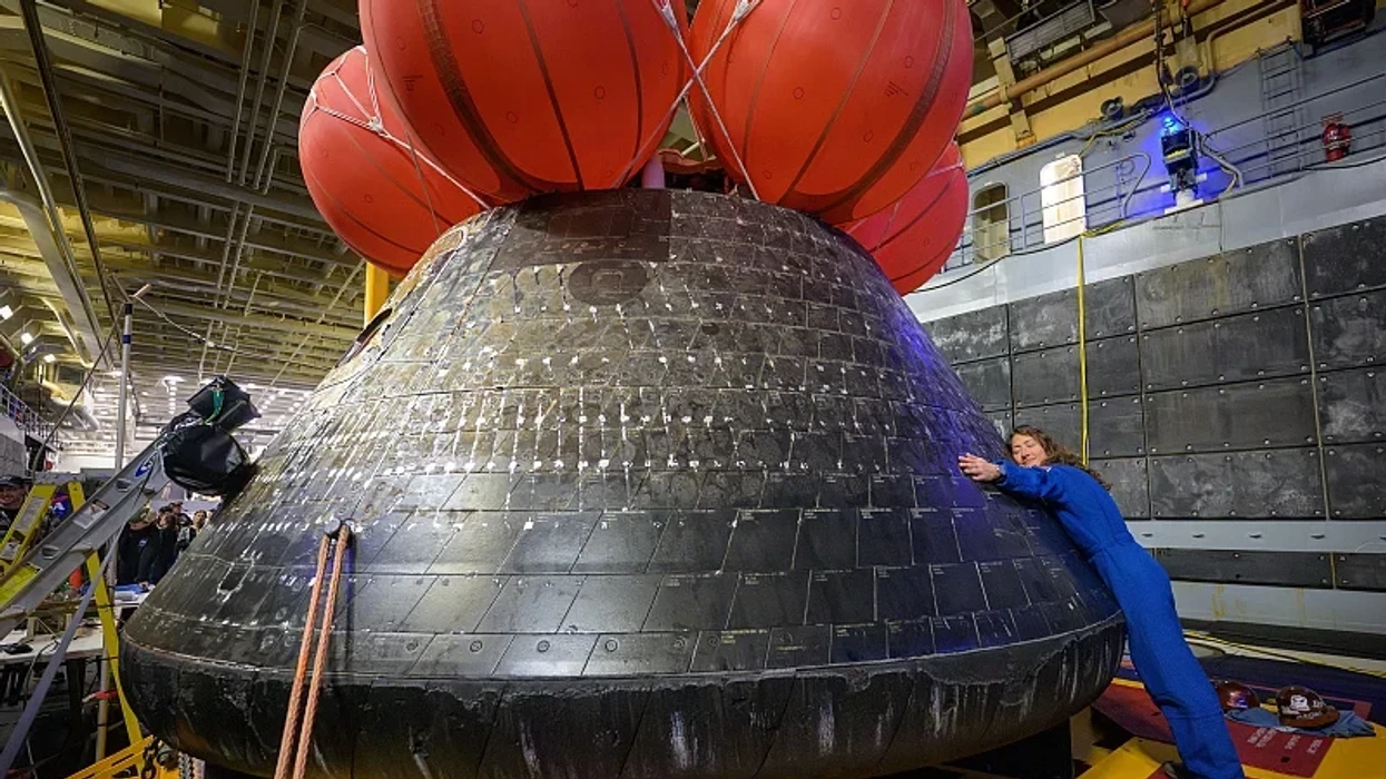 kapsula-artemis-ii-eshte-kthyer-ne-florida-pas-fluturimit-historik-rreth-henes