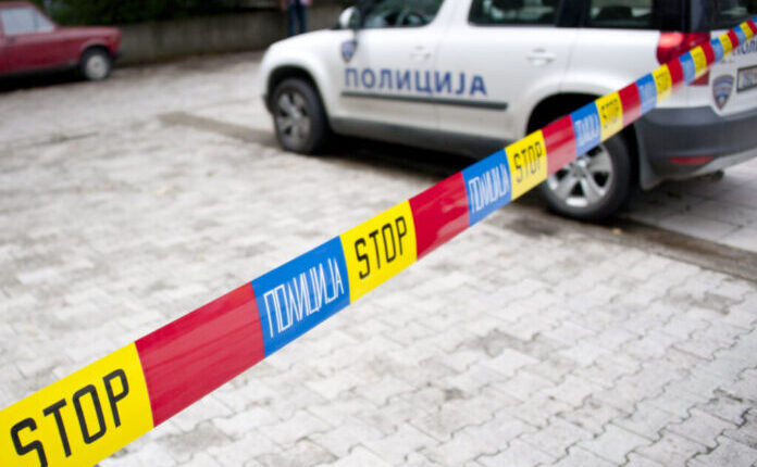 16-vjecari-plagos-me-thike-nje-18-vjecar