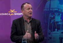 Arben Taravari ironizon pushtetin: “Rini rahat”, “Së shpejti” u bë afat pa datë, nga BE-ja te gjuha shqipe, gjithçka “pas 3 muajsh”
