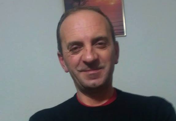 Fadil Gashi, humoristi i madh shqiptar, ndërron jetë: Njoftim zyrtar dhe detaje për funeralin 