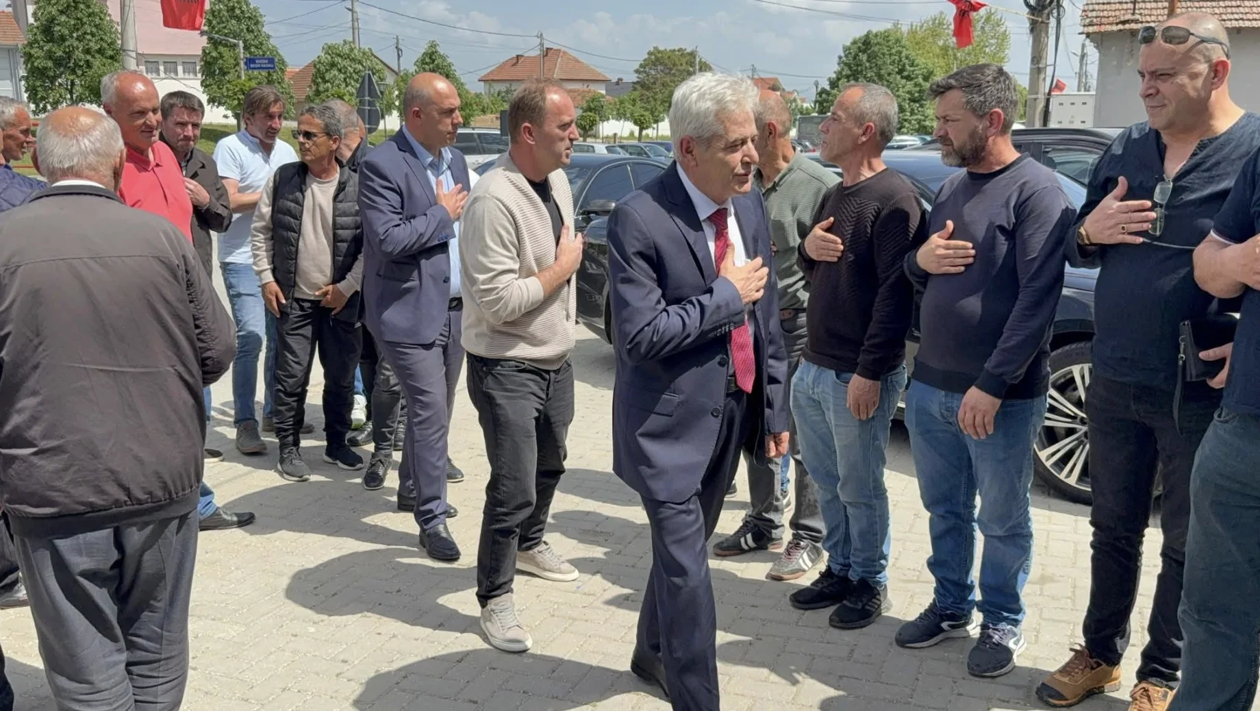 Ali Ahmeti për ngushëllime në familjen e Beqir Sadikut për ndarjen nga jeta të nënës së tij