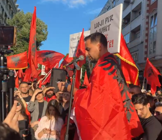 Studentët në Shkup mesazh Filkovit: Mos e trajtoni këtë çështje me arrogancë, sa më shumë që injorohemi, më shumë do të rritet revolta (VIDEO)