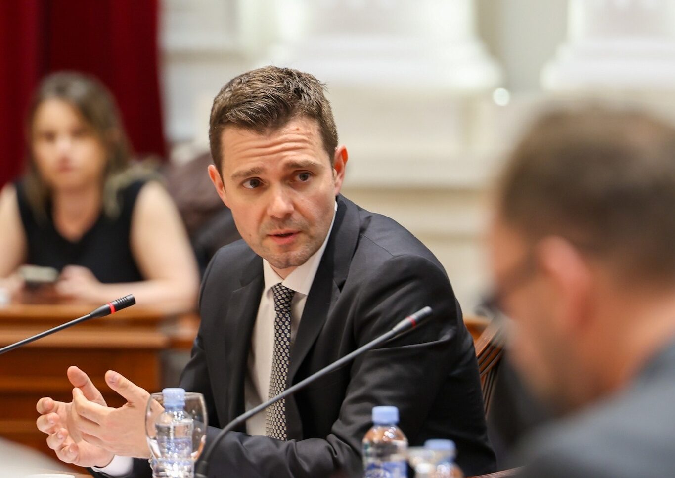 Mucunski: Bisedime me BE për uljen e radhëve të gjata në kufij gjatë verës 