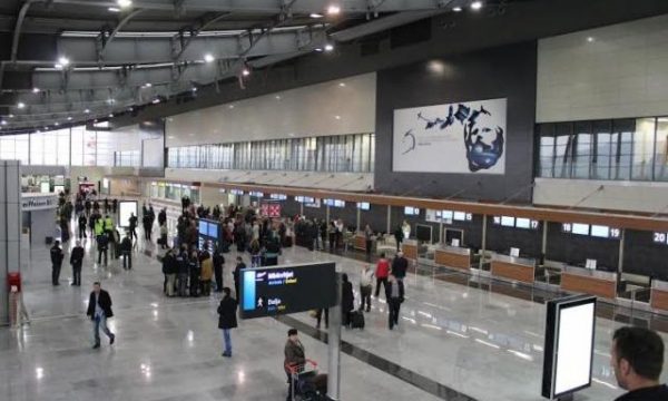 Tentoi të udhëtonte drejt Shtutgartit nga Prishtina me dokumente të falsifikuara  arrestohet shtetasi i Turqisë