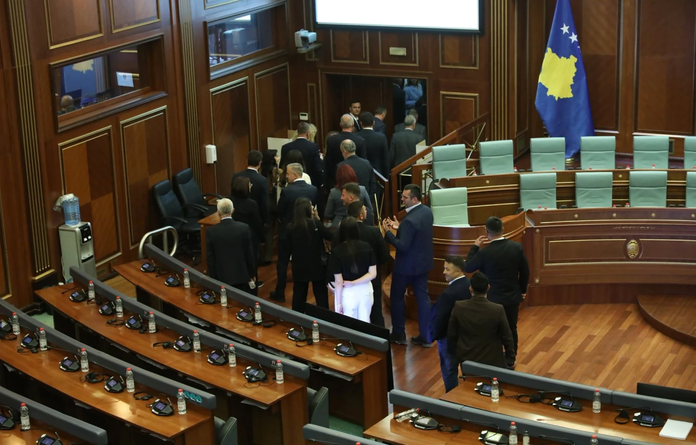 Kriza politike po i kushton shtrenjtë ekonomisë së Kosovës