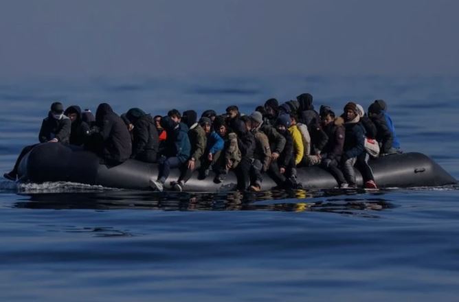 me-shume-se-200-000-emigrante-kane-kaluar-kanalin-anglez-me-varka-te-vogla-qe-nga-viti-2018