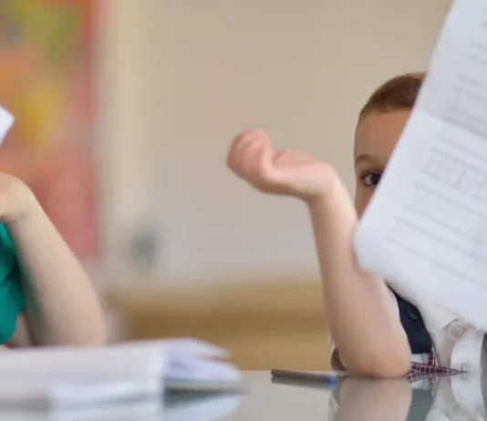 Nxënësit nga klasa e parë deri në të tretën për herë të parë do të marrin dëftesa digjitale