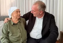 “Në sytë e një nëne që pret djalin e saj nga Haga…”, Limaj viziton nënën e Thaçit në festën e Bajramit