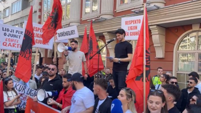mevlan-ademi-protesta-studentet