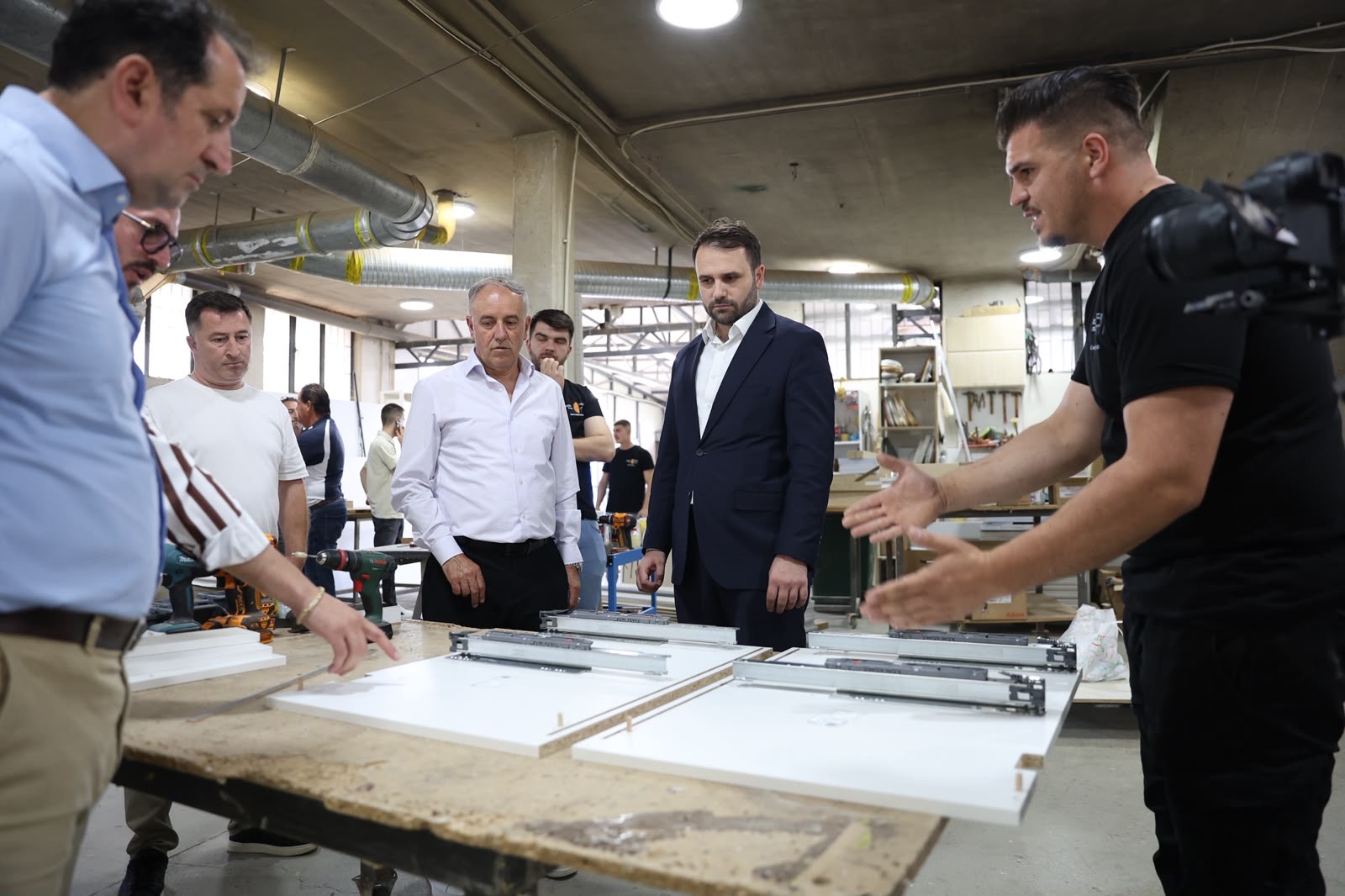 Ministri Durmishi nxit bizneset në Strugë: Investime të mbështetura me 100 milionë euro 