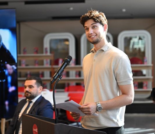 Ademi: Nuk pranojmë zgjidhje gjysmake, kërkojmë zbatim të plotë të ligjit për gjuhët