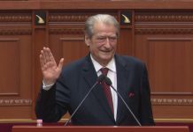 A është hequr “non grata”? Berisha pritet më duartrokitje në Parlament: Unë erdha, u krye