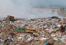 Zjarri në deponinë e Haraçinës lokalizohet, tymi ndot ajrin në zonë