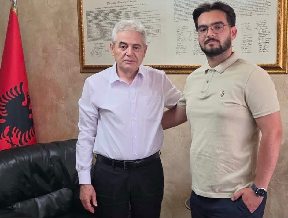 Ali Ahmeti priti në selinë e BDI së të riun nga Gostivari  Naser Veliun