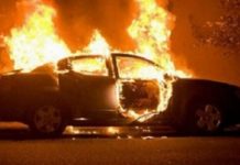 Digjen dy automjete “Audi” në Aerodrom të Shkupit