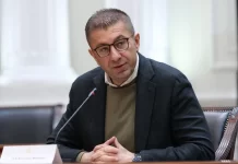 Mickoski: Dikush edhe mund të bëjë satirë por Maqedonia ka një ndër rezultatet më të mira ekonomike në Evropë