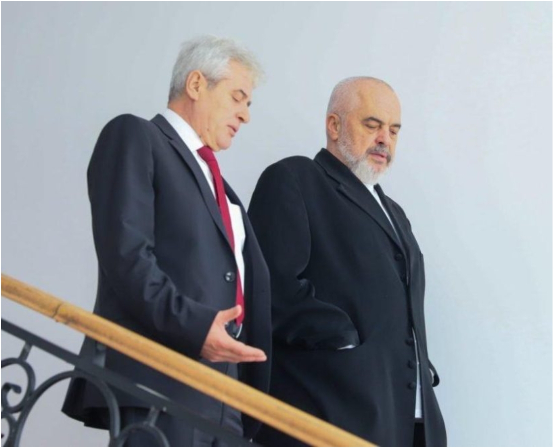 ahmeti-kunder-protestes-ne-tirane-me-dhemb-qe-goditet-turizmi-ne-shqiperi-rama-shqiptare-pa-din-e-iman