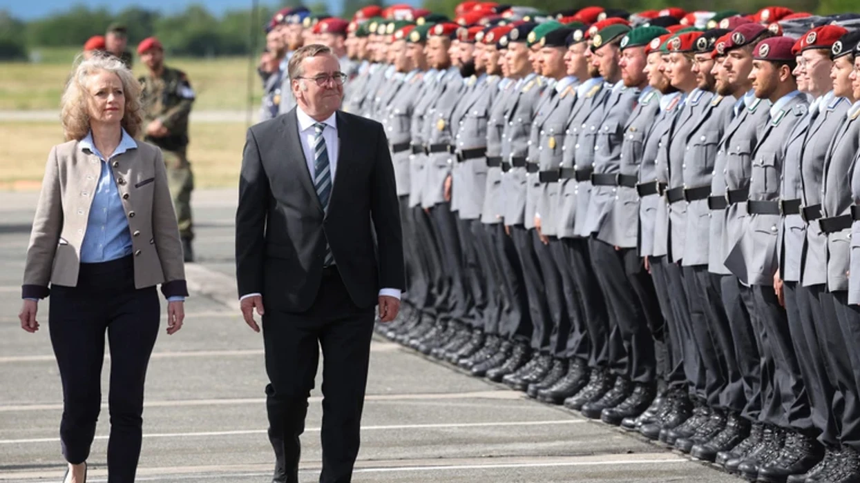 NATO po forcon forcat përgjatë kufirit rus  gjermanët dhe holandezët po marrin një rol kyç