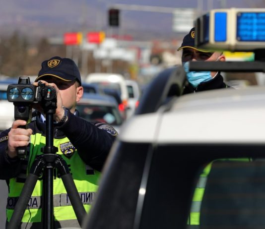 Voziste me BMW 244 km/h në autostradë, arrestohet 21-vjeçari nga Batinca, i merret vetura