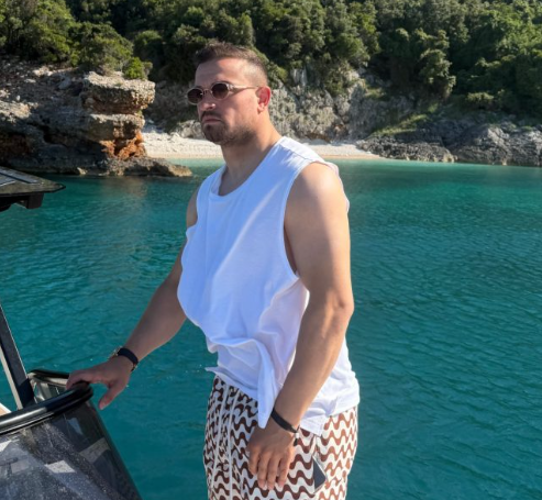 Xherdan Shaqiri pushimet e tij në bregdetin shqiptar me pamje nga Shqipëria
