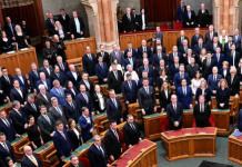 Deputetët hungarezë votojnë për të ulur pagat e tyre