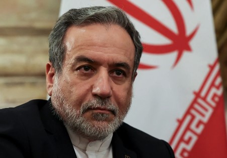 Tensione në Hormuz  Irani paralajmëron forcat e huaja të largohen pas kërcënimeve të SHBA së për sulm