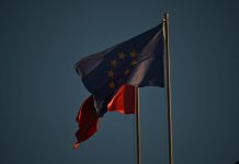 Anketimi i WeBalkans: 77% e shqiptarëve nuk u besojnë partive politike