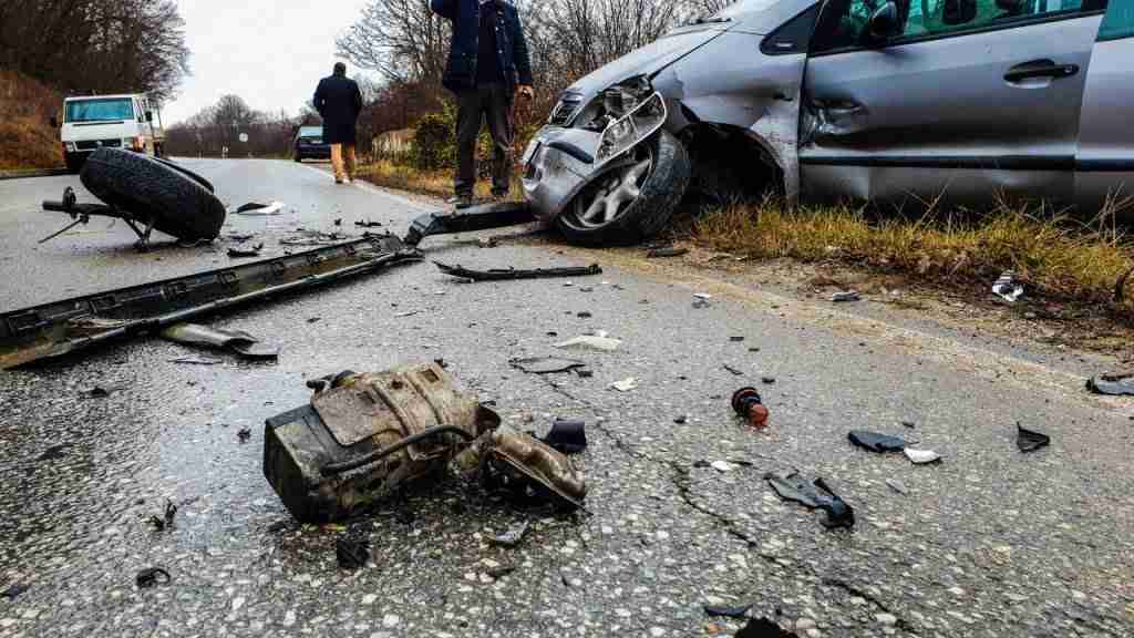 aksident-i-rende-ne-prilep-dy-te-vdekur-nje-i-plagosur-rende