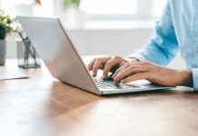 Polonia miraton dënimin deri në pesë vjet burg për transmetimin online të vrasjeve, përdhunimeve dhe dhunës