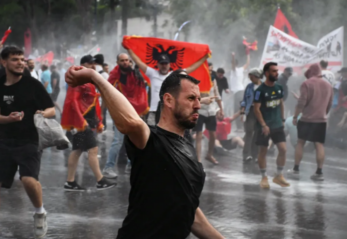auto_protestat1781335286